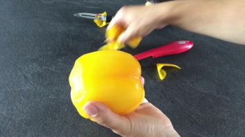 Test de l'éplucheur pèle tomate Zyliss