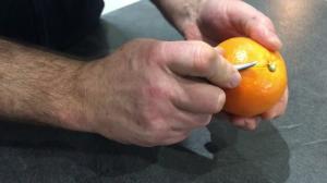 Vidéo de présentation de l'épluche orange Apostrophe d'Alessi