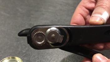 Présentation et utilisation de l'ouvre-boîte Ikea