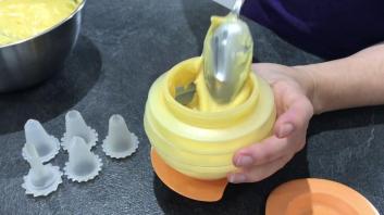 Utilisation de la poche à douilles de Tupperware